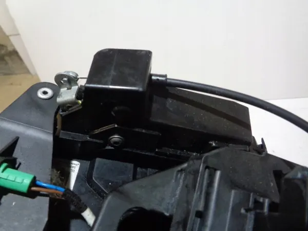 Höger Baklås Ford KUGA I 08-12 OEM image 6