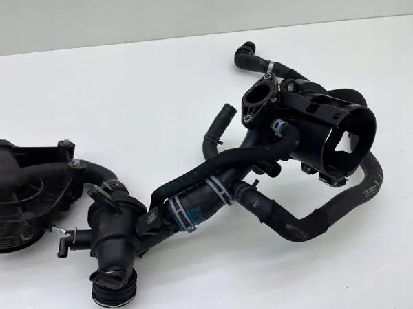 Pompe à eau Mercedes-Benz OEM A6512006401 - Occasion image 9