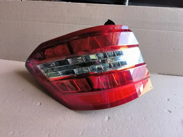 MERCEDES W212 E-KLASA KOMBI ACHTERLICHT LINKS A2128201964 image 2