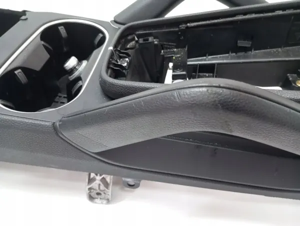 Túnel de reposabrazos Porsche Cayenne OEM 9Y0863239E image 4