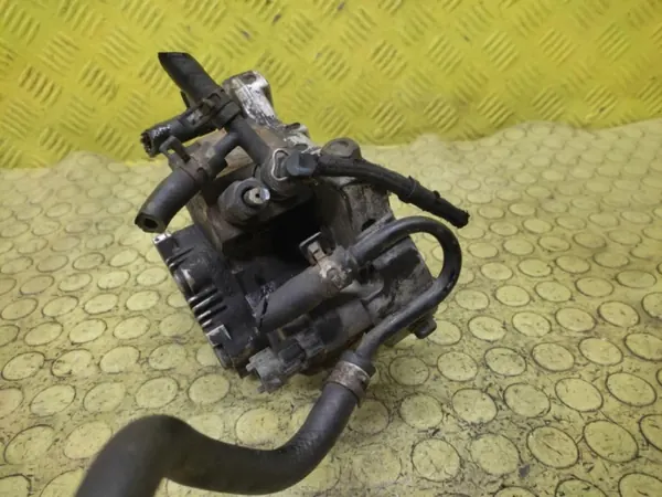 Toyota Yaris II 1.4 Polttoainepumppu OEM 0445010134 image 3