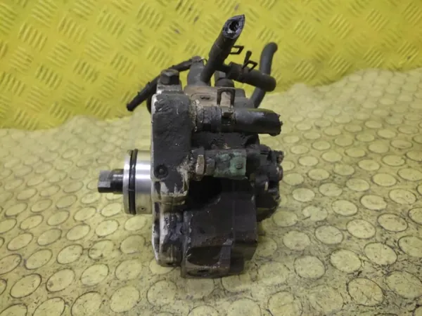 Toyota Yaris II 1.4 Polttoainepumppu OEM 0445010134 image 5