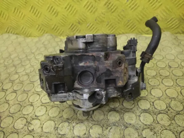 Toyota Yaris II 1.4 Polttoainepumppu OEM 0445010134 image 6