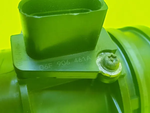 Luftmengenmesser A4 B7 A6 C6 A3 8P Golf V image 3