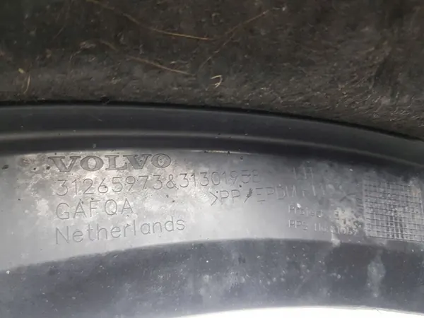 Volvo V40 2015 Etuvasen pyöräkaari image 6