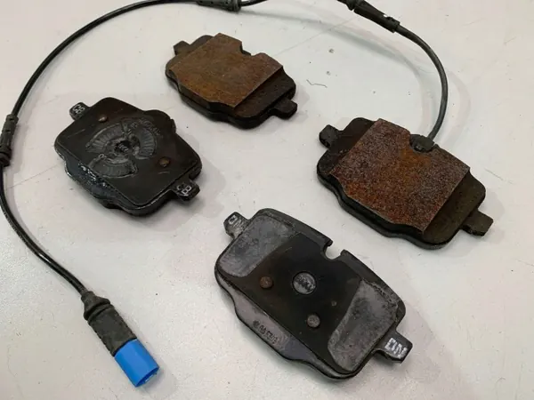 OEM 6890353 bakre bromsbelägg för BMW X3/X4 image 3