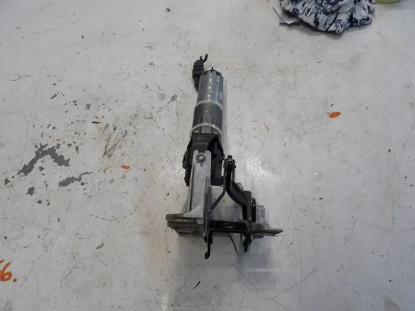 Kofferraumzug Audi A8 D4 OEM 4H0827851A image 2