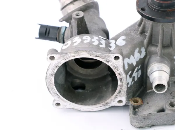 BMW Vattenpump OEM 393336 för 4.4L M62 motor image 9