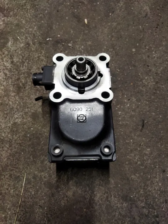 Prise de force PTO NH 4 C ZF OEM 81.38100-6773 image 1