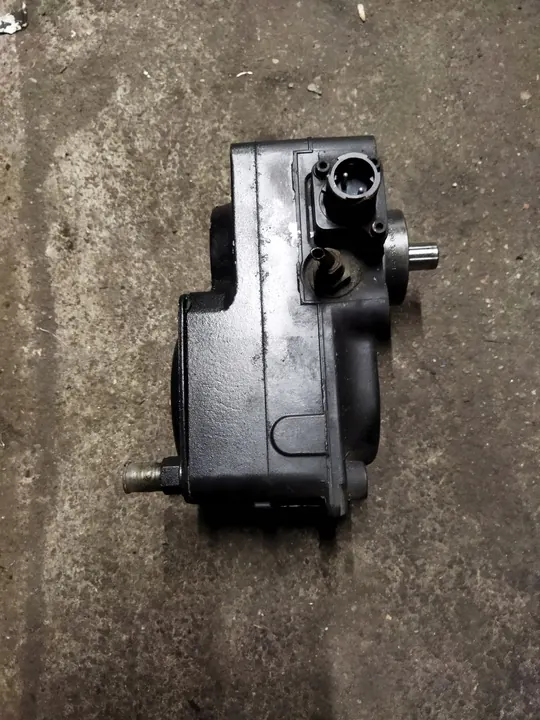 Prise de force PTO NH 4 C ZF OEM 81.38100-6773 image 3