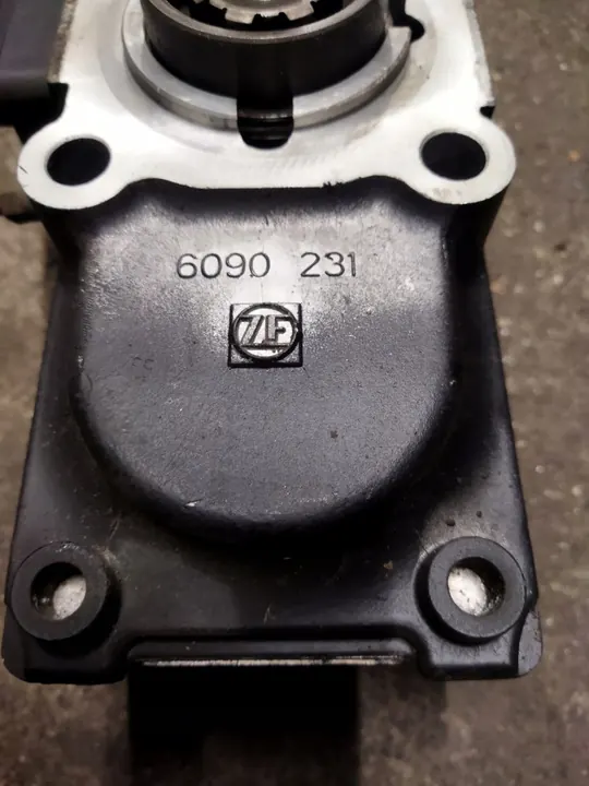 Prise de force PTO NH 4 C ZF OEM 81.38100-6773 image 5