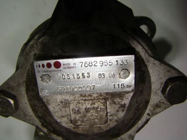Bomba de dirección asistida OEM POMPA504088697 image 2