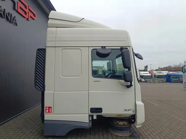 DAF XF 106 480 SC Space Cab Lift - OEM 2040324 image 3