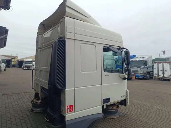 DAF XF 106 480 SC Space Cab Lift - OEM 2040324 image 4