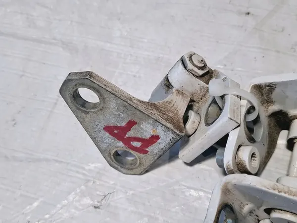 Fram höger dörrgång VW Golf VI 6 5K Hatchback 1K0831412Q image 2