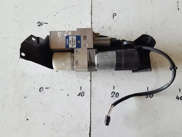 BMW OEM 7163661 achterkleppomp voor 5-serie E61 image 2