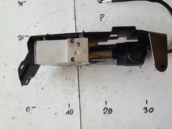 BMW OEM 7163661 achterkleppomp voor 5-serie E61 image 3