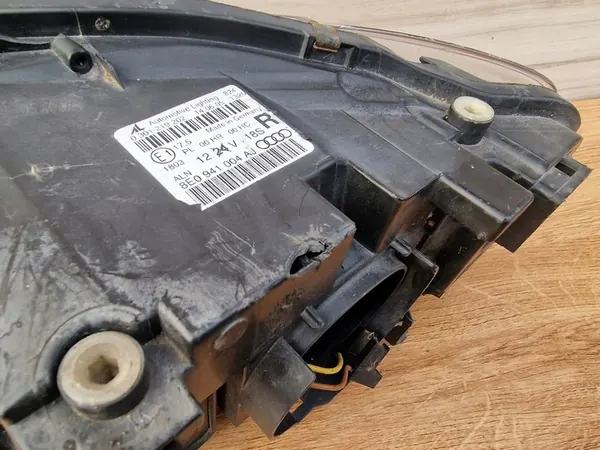 AUDI A4 B7 Faro Derecho 8E0941004AJ image 9