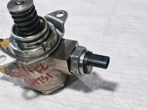 Hoge druk brandstofpomp Skoda Octavia II 1.4 TSI image 2