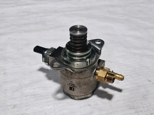 Hoge druk brandstofpomp Skoda Octavia II 1.4 TSI image 5