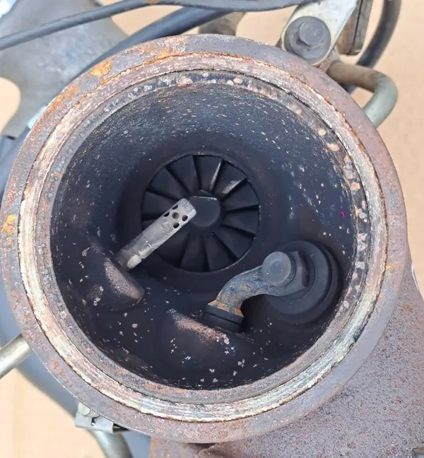 VOLVO V40 II D4 2.0D Turbocompresor Biturbo image 7