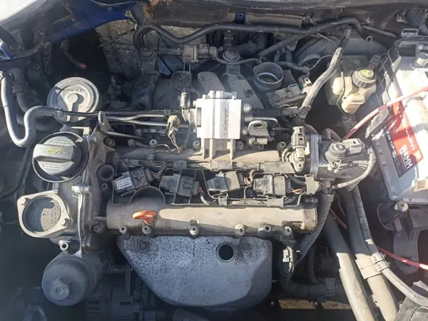 Motor VW GOLF V 1.4 16V FSI 04R BKG - Usado image 2