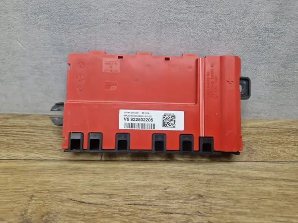 Unidad de Distribución de Energía BMW OEM 9225022 - Usado image 2