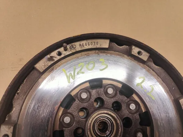 Kaksimassavauhtipyörä Mercedes Sprinter W906 W211 2.2 CDI image 2