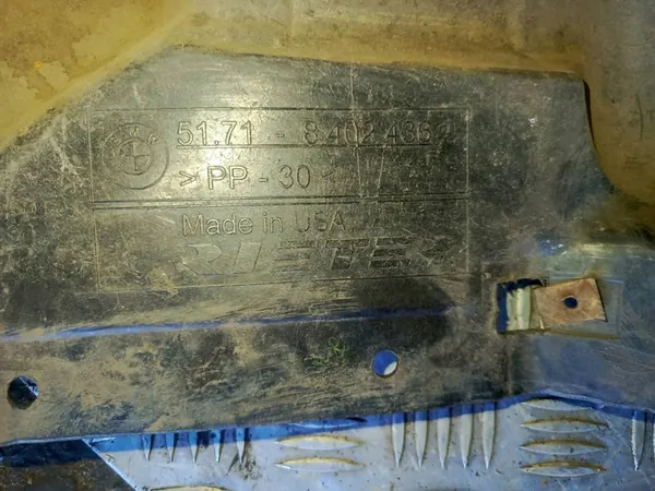 BMW X5 E53 Motorplåt OEM 51718402436 image 2