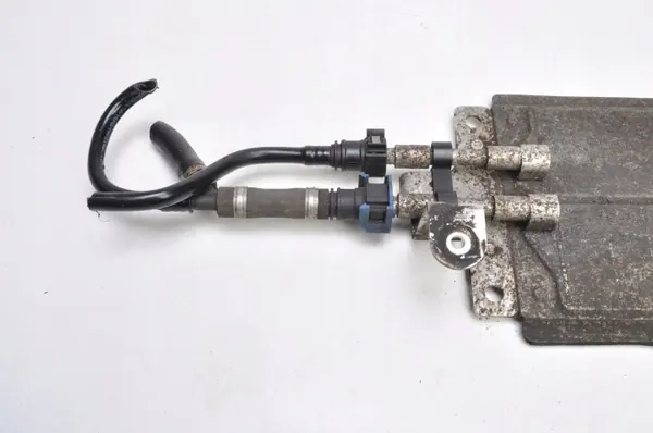 Arrefecedor combustível Land Rover OEM HK83-9N103-AC image 5