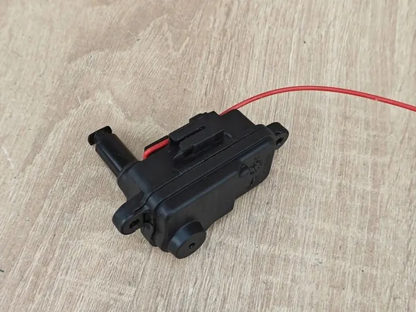 Audi A1 8X Atuador Tampa Combustível OEM 4L0862153D image 3