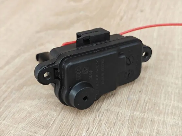 Audi A1 8X Atuador Tampa Combustível OEM 4L0862153D image 4
