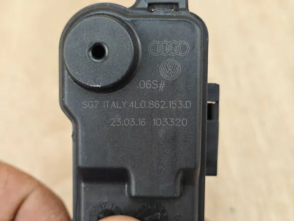 Audi A1 8X Atuador Tampa Combustível OEM 4L0862153D image 5