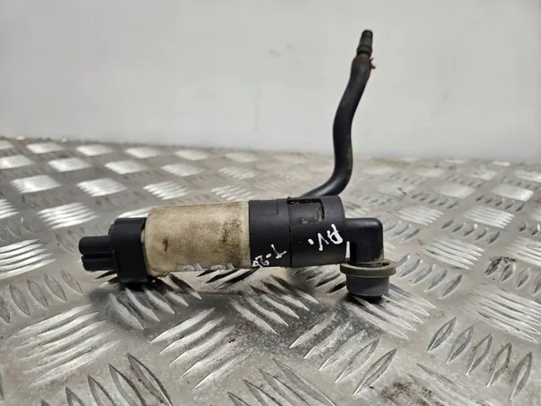 Toyota Avensis T250 2005 Ajovalopesupumppu OEM ESH7097 image 2