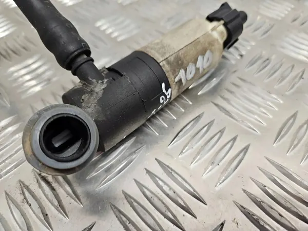 Toyota Avensis T250 2005 Ajovalopesupumppu OEM ESH7097 image 3