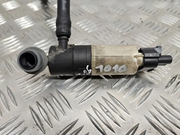 Toyota Avensis T250 2005 Ajovalopesupumppu OEM ESH7097 image 8