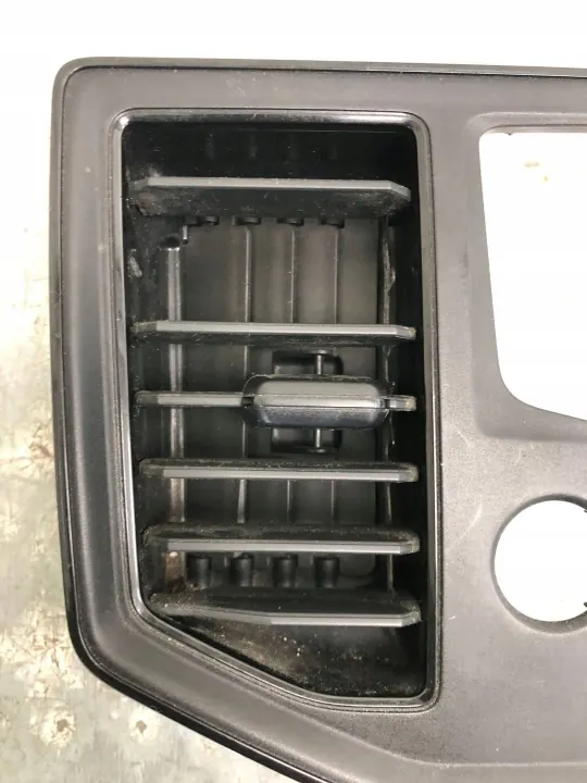 Cadre de grille OEM 7C0857038FBILI pour VW Crafter II image 3