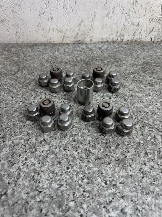 Ruuvit ja Turva Mazda OE OEM CX-5 II 2017-2021 image 2