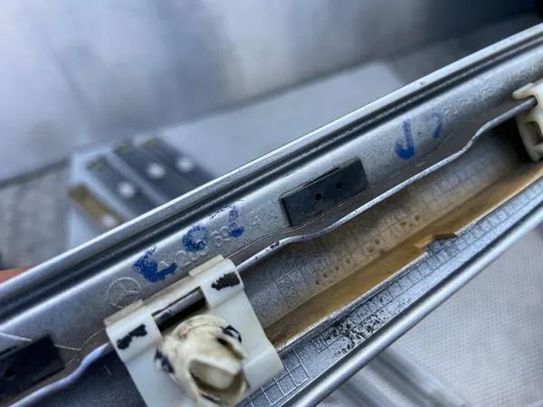 Rivestimento porta posteriore sinistra MERCEDES BENZ W203 C-KLASA II 744 image 8