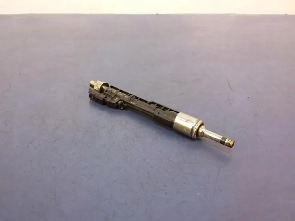 Injector Combustível BMW OEM 8626147 para Série 5 G30 image 2