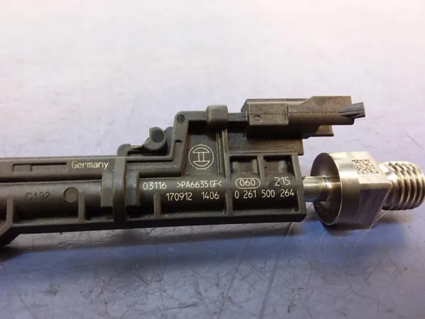 Injector Combustível BMW OEM 8626147 para Série 5 G30 image 3