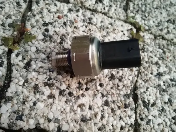 Sensor de presión de combustible Ford Fusion MK5 1.0 1.5 1.6 2.0 OEM image 2