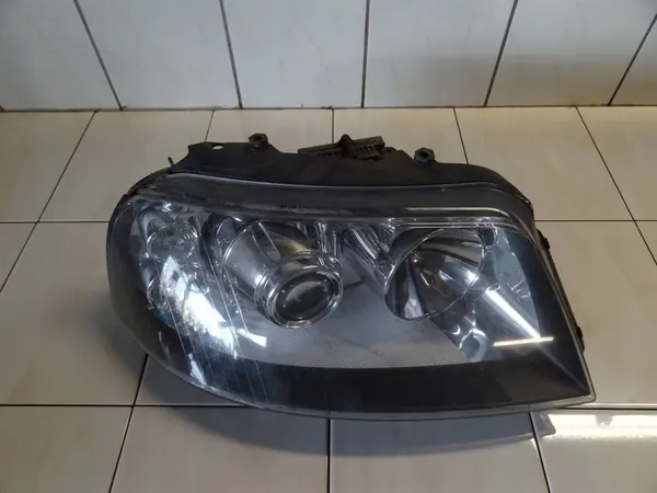 SEAT Alhambra MK1 2006 Farol Xenon Direito 7M3941018 image 2