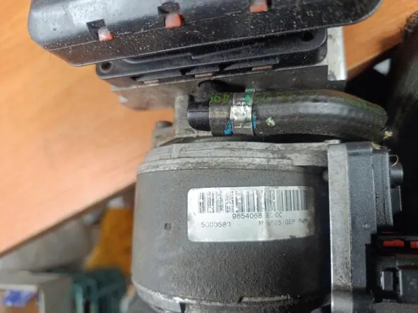 Citroen C5 Federungspumpe OEM 9661285103 image 3