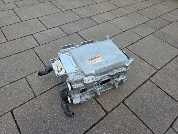 TOYOTA RAV4 IV HYBRID Inverseur G9200-42010 image 1