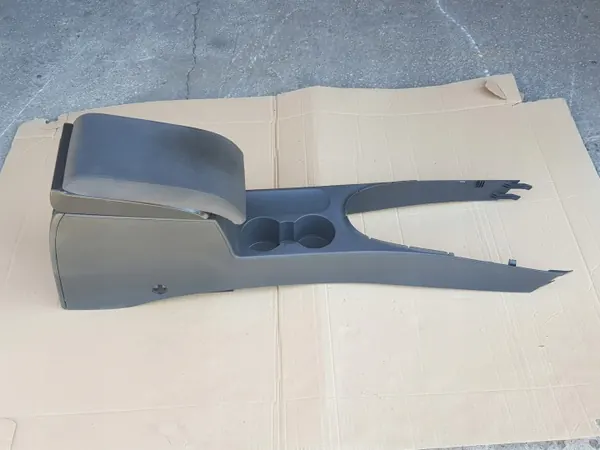 Accoudoir + Tunnel OEM VW Touran I 2003-2015 image 3