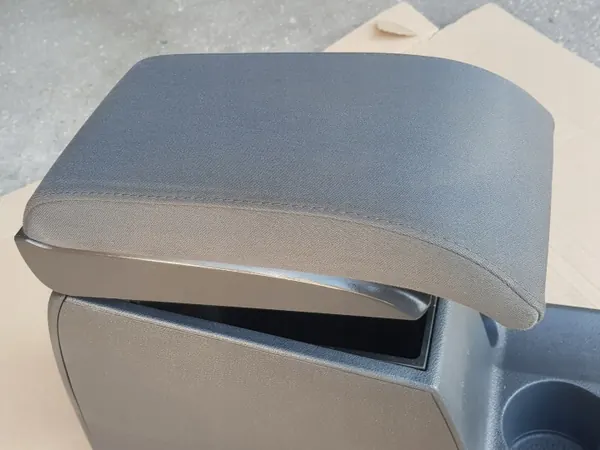 Accoudoir + Tunnel OEM VW Touran I 2003-2015 image 8