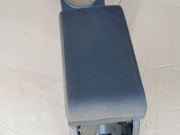 Accoudoir + Tunnel OEM VW Touran I 2003-2015 image 9