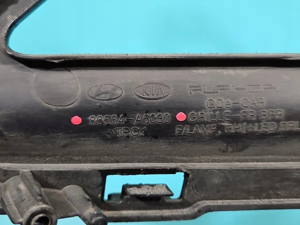 Tapa de Rejilla de Parachoques Derecha Hyundai i30 II 12-16 OEM 86564-A6030 image 4