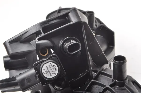 MERCEDES W176 2.0 AMG Inlaatspruitstuk A1330900800 image 4